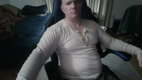 Snapshot of emsguy1 chatting on April 6, 3:59 am Matt online show from April 6, 3:59 am