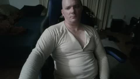 Snapshot of emsguy1 chatting on April 16, 4:35 am Matt online show from April 16, 4:35 am