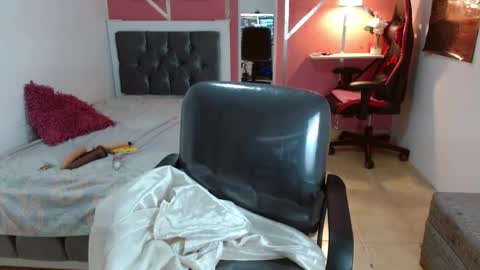 Emy online show from February 1, 9:19 pm