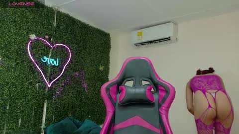 Snapshot of emy_0 chatting on March 20, 3:28 pm Emy online show from March 20, 3:28 pm