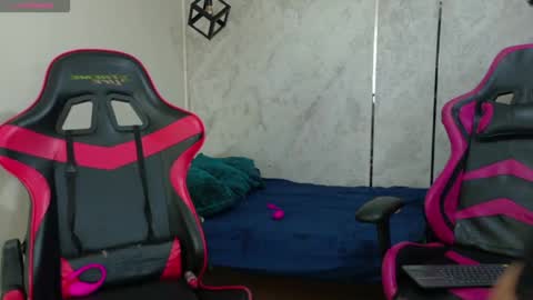 Snapshot of emy_0 chatting on April 18, 3:05 pm Emy online show from April 18, 3:05 pm