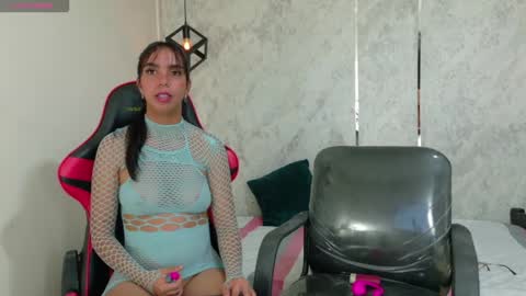 Snapshot of emy_0 chatting on April 24, 2:08 pm Emy online show from April 24, 2:08 pm