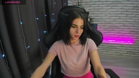 Snapshot of emy__angel chatting on December 19, 10:45 am emy__angel online show from December 19, 10:45 am