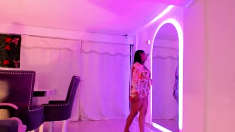 Snapshot of emy_bw chatting on December 18, 6:10 am Emy New profile my other account was suspended follow me online show from December 18, 6:10 am