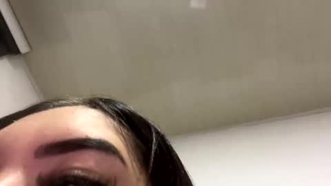 Snapshot of emyandkevin chatting on January 19, 3:32 am emyandkevin online show from January 19, 3:32 am