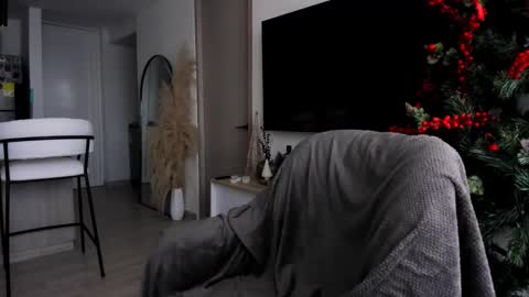 emyconneer online show from December 11, 9:34 pm