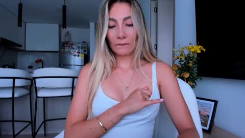 emyconneer online show from January 9, 6:36 pm