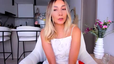 emyconneer online show from January 11, 9:36 pm