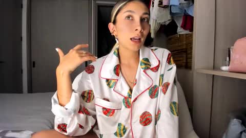 emyconneer online show from January 29, 2:09 am