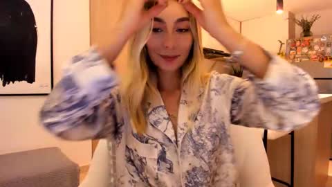 emyconneer online show from February 15, 3:20 am