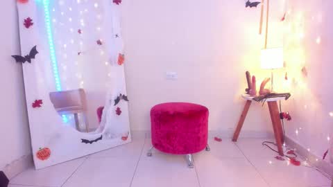 EMYLY  online show from October 14, 10:10 pm