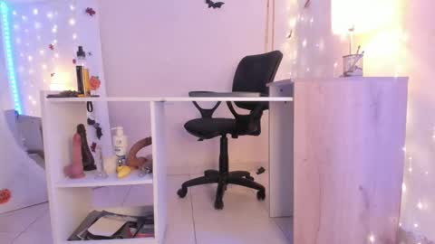 EMYLY  online show from October 21, 8:42 pm