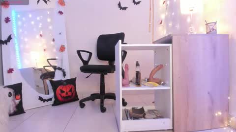 EMYLY  online show from October 24, 8:05 pm