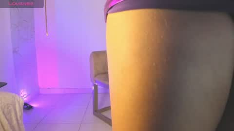 Snapshot of emylyjonhs chatting on April 15, 11:27 pm EMYLY online show from April 15, 11:27 pm