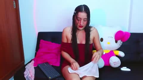 Snapshot of emysofia chatting on April 4, 4:33 am SOFI online show from April 4, 4:33 am