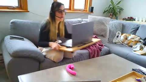 Snapshot of emyxxl chatting on December 15, 1:48 pm emyxxl online show from December 15, 1:48 pm