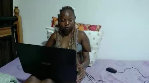 Snapshot of enchantedvee chatting on November 10, 7:57 pm Vee online show from November 10, 7:57 pm