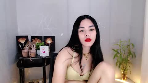 Snapshot of enchantress_mia03 chatting on May 29, 3:10 pm enchantress_mia03 online show from May 29, 3:10 pm