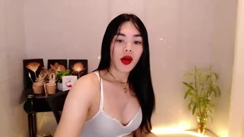 Snapshot of enchantress_mia03 chatting on May 31, 4:09 am enchantress_mia03 online show from May 31, 4:09 am