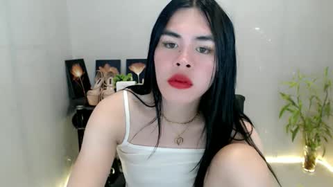 Snapshot of enchantress_mia03 chatting on June 11, 6:44 am enchantress_mia03 online show from June 11, 6:44 am