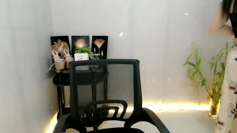 enchantress_mia03 online show from July 19, 6:17 am