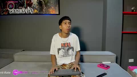 Snapshot of ender_h0t chatting on March 3, 2:34 pm Ender online show from March 3, 2:34 pm