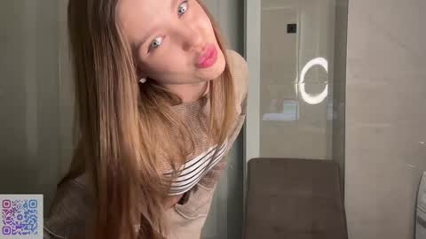 Mia online show from December 6, 9:46 pm