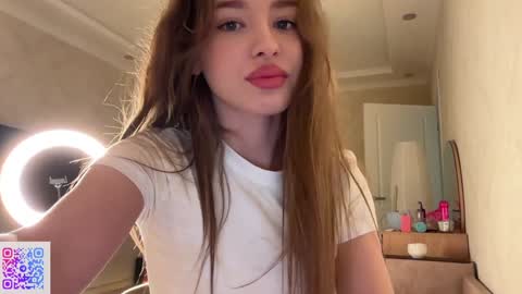 Mia online show from September 12, 11:37 pm