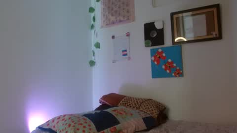 Snapshot of engel20042001 chatting on October 10, 2:27 pm engel20042001 online show from October 10, 2:27 pm