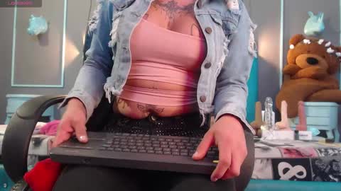 Snapshot of engel_devil chatting on February 27, 12:16 pm Engel online show from February 27, 12:16 pm