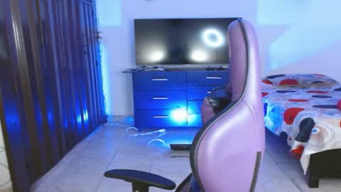 Snapshot of engiel_phoenix chatting on May 7, 7:52 pm Engiel phoenix instagram engiel 13 online show from May 7, 7:52 pm