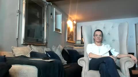 englishcouple81 online show from March 8, 5:00 am