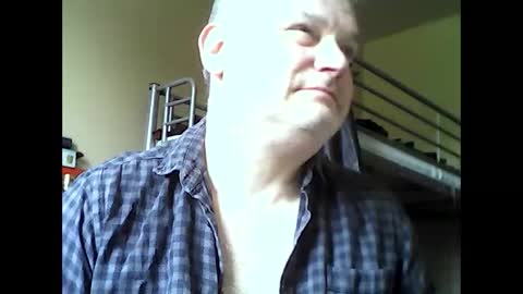 englishguysurrey online show from May 2, 8:41 am