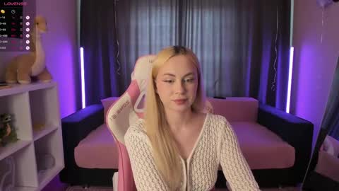 Snapshot of enjoyment_place chatting on May 6, 12:54 pm Maria and James online show from May 6, 12:54 pm