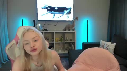 Snapshot of enjoyment_place chatting on July 15, 9:58 am Maria and James online show from July 15, 9:58 am