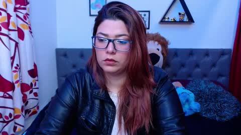 Snapshot of enjoymoon77 chatting on February 9, 3:54 am Lunamedel24 online show from February 9, 3:54 am