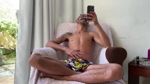 Snapshot of enjoythetrip chatting on January 17, 11:17 am Luke online show from January 17, 11:17 am