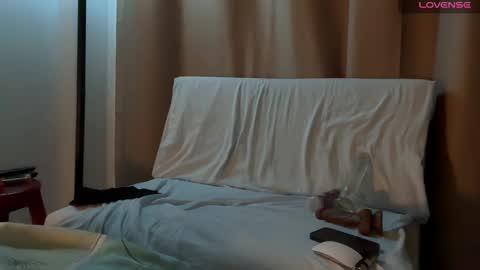 Snapshot of enjoythetrip chatting on February 25, 4:03 am Luke online show from February 25, 4:03 am