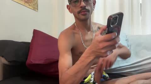 Snapshot of enjoythetrip chatting on November 23, 4:07 pm Luke online show from November 23, 4:07 pm