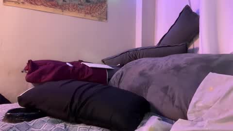 Snapshot of enjoythetrip chatting on December 4, 11:19 am Luke online show from December 4, 11:19 am