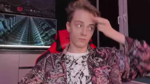 Snapshot of enkeer chatting on October 17, 8:11 pm Enker online show from October 17, 8:11 pm