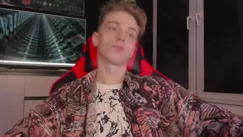 Snapshot of enkeer chatting on October 24, 2:08 am Enker online show from October 24, 2:08 am