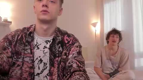 Snapshot of enkeer chatting on November 4, 11:42 am Enker online show from November 4, 11:42 am