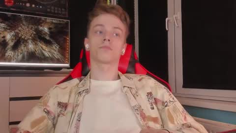 Snapshot of enkeer chatting on November 27, 2:35 am Enker online show from November 27, 2:35 am