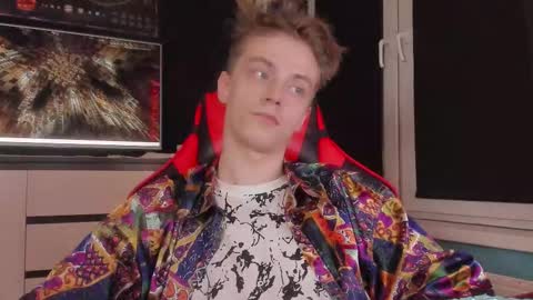 Snapshot of enkeer chatting on December 1, 3:44 am Enker online show from December 1, 3:44 am