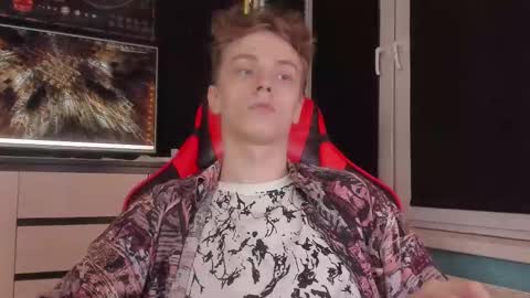 Snapshot of enkeer chatting on December 3, 5:48 am Enker online show from December 3, 5:48 am