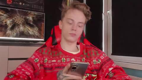 Snapshot of enkeer chatting on December 4, 10:35 am Enker online show from December 4, 10:35 am