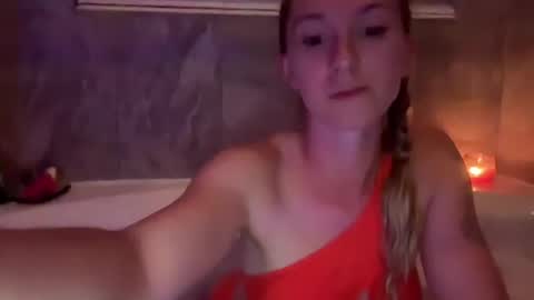 Snapshot of enna0703 chatting on June 12, 4:22 am ennasworld online show from June 12, 4:22 am