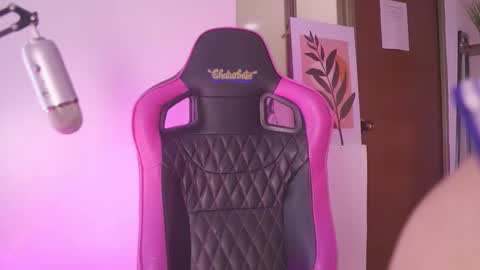 Snapshot of enola_holmes1 chatting on November 27, 11:56 am enola holmes1 online show from November 27, 11:56 am