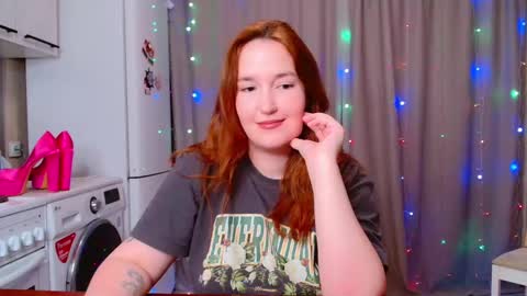 Snapshot of enorolve chatting on December 17, 12:23 am Horny Mary online show from December 17, 12:23 am